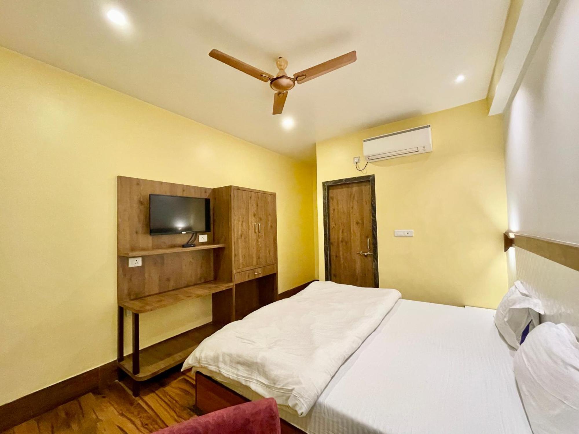 Hotel Shivam ! Varanasi होटल शिवम హోటల్ శివం ஹோட்டல் சிவம் Foreigner'S Choice ! Fully Air-Conditioned Hotel With Lift & Parking Availability, Near Kashi Vishwanath Temple, And Ganga Ghat, Best Hotel In Varanasi 2 Eksteriør billede