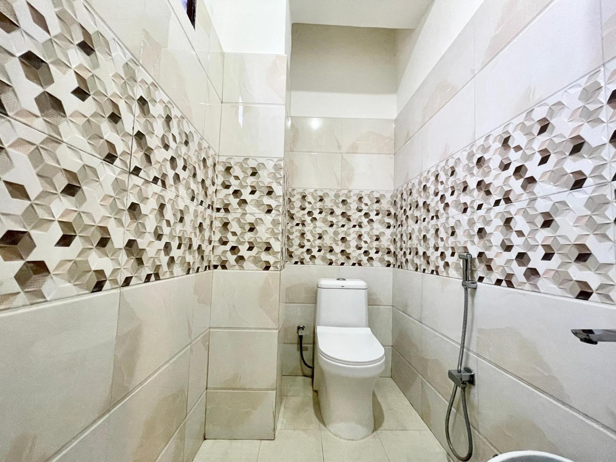 Hotel Shivam ! Varanasi होटल शिवम హోటల్ శివం ஹோட்டல் சிவம் Foreigner'S Choice ! Fully Air-Conditioned Hotel With Lift & Parking Availability, Near Kashi Vishwanath Temple, And Ganga Ghat, Best Hotel In Varanasi 2 Eksteriør billede