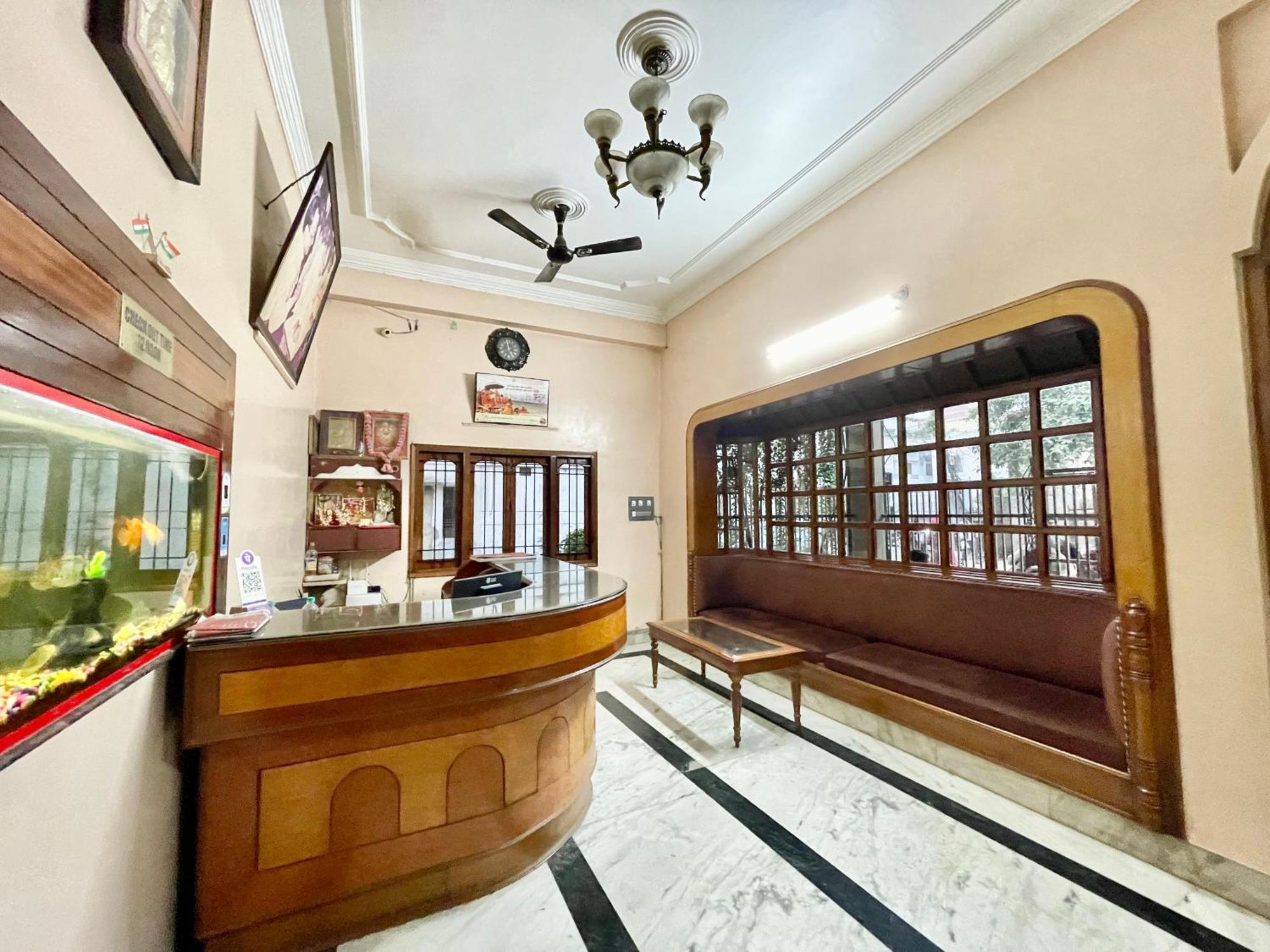Hotel Shivam ! Varanasi होटल शिवम హోటల్ శివం ஹோட்டல் சிவம் Foreigner'S Choice ! Fully Air-Conditioned Hotel With Lift & Parking Availability, Near Kashi Vishwanath Temple, And Ganga Ghat, Best Hotel In Varanasi 2 Eksteriør billede
