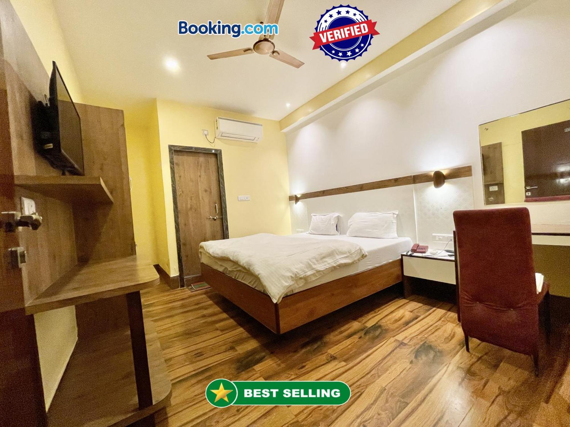 Hotel Shivam ! Varanasi होटल शिवम హోటల్ శివం ஹோட்டல் சிவம் Foreigner'S Choice ! Fully Air-Conditioned Hotel With Lift & Parking Availability, Near Kashi Vishwanath Temple, And Ganga Ghat, Best Hotel In Varanasi 2 Eksteriør billede