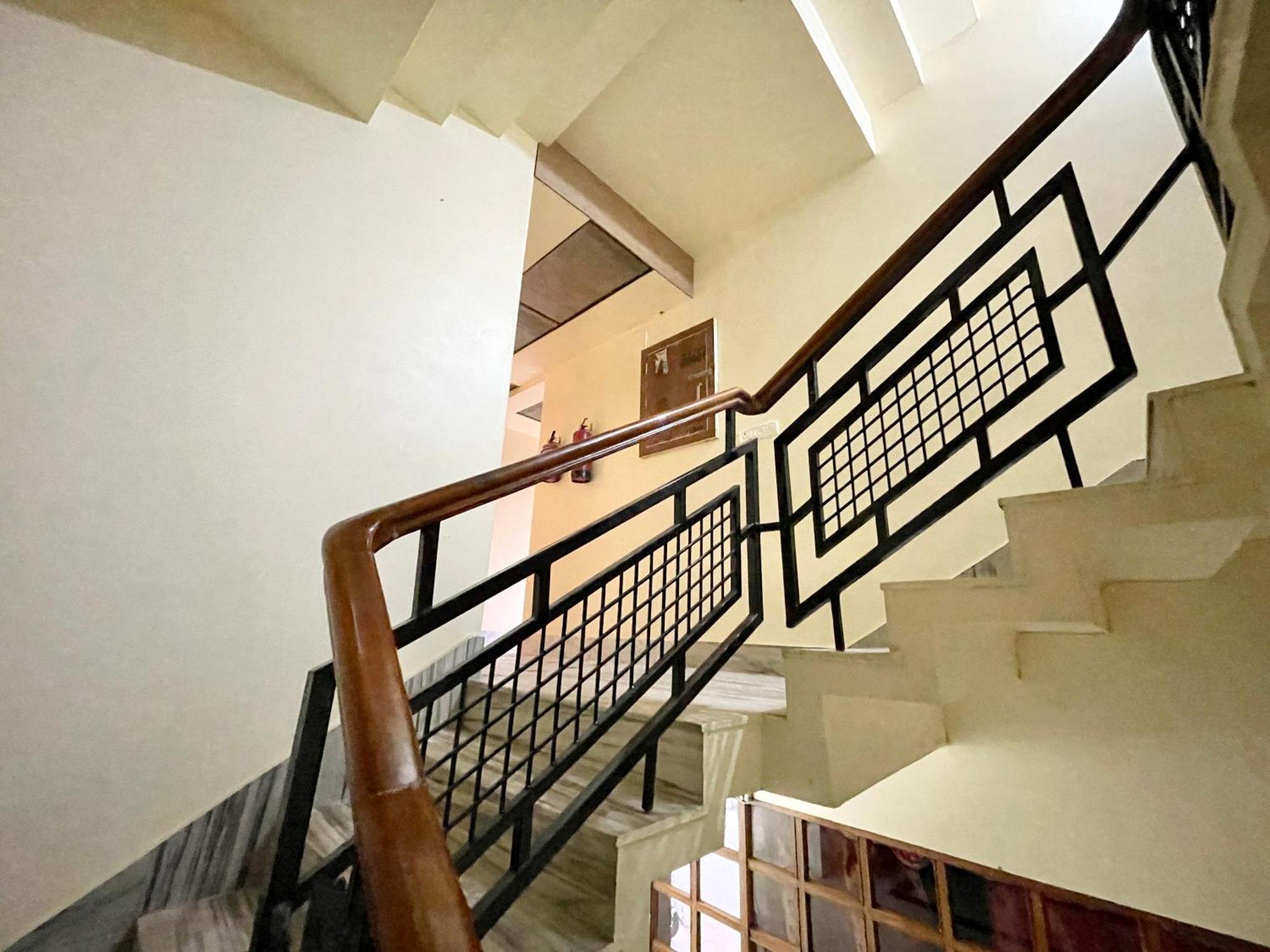 Hotel Shivam ! Varanasi होटल शिवम హోటల్ శివం ஹோட்டல் சிவம் Foreigner'S Choice ! Fully Air-Conditioned Hotel With Lift & Parking Availability, Near Kashi Vishwanath Temple, And Ganga Ghat, Best Hotel In Varanasi 2 Eksteriør billede