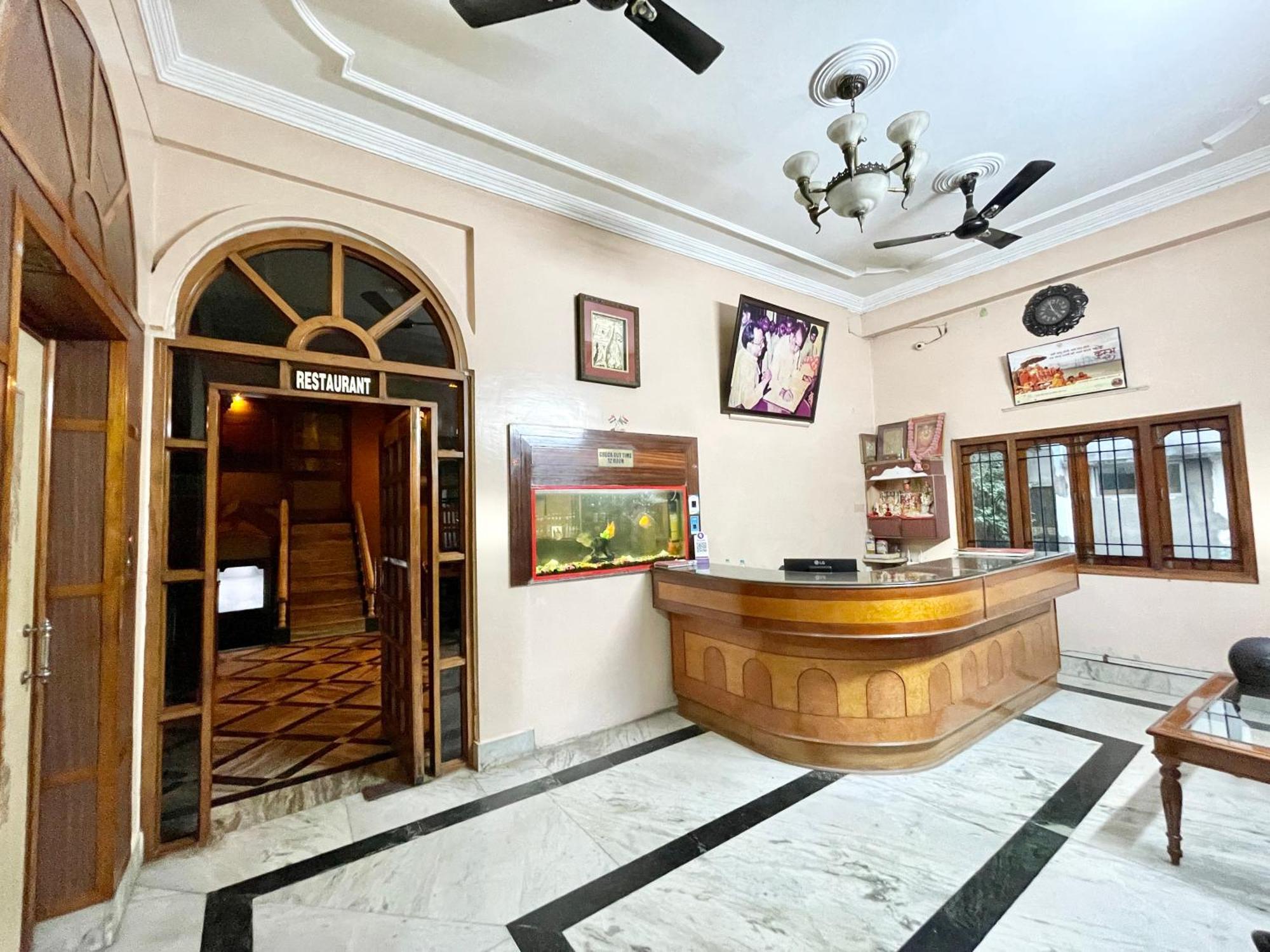 Hotel Shivam ! Varanasi होटल शिवम హోటల్ శివం ஹோட்டல் சிவம் Foreigner'S Choice ! Fully Air-Conditioned Hotel With Lift & Parking Availability, Near Kashi Vishwanath Temple, And Ganga Ghat, Best Hotel In Varanasi 2 Eksteriør billede