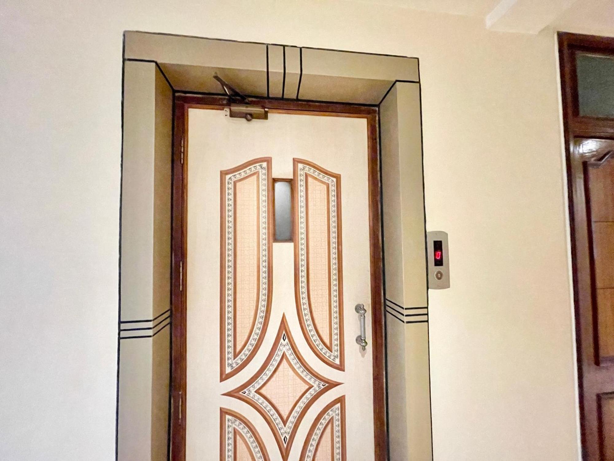 Hotel Shivam ! Varanasi होटल शिवम హోటల్ శివం ஹோட்டல் சிவம் Foreigner'S Choice ! Fully Air-Conditioned Hotel With Lift & Parking Availability, Near Kashi Vishwanath Temple, And Ganga Ghat, Best Hotel In Varanasi 2 Eksteriør billede
