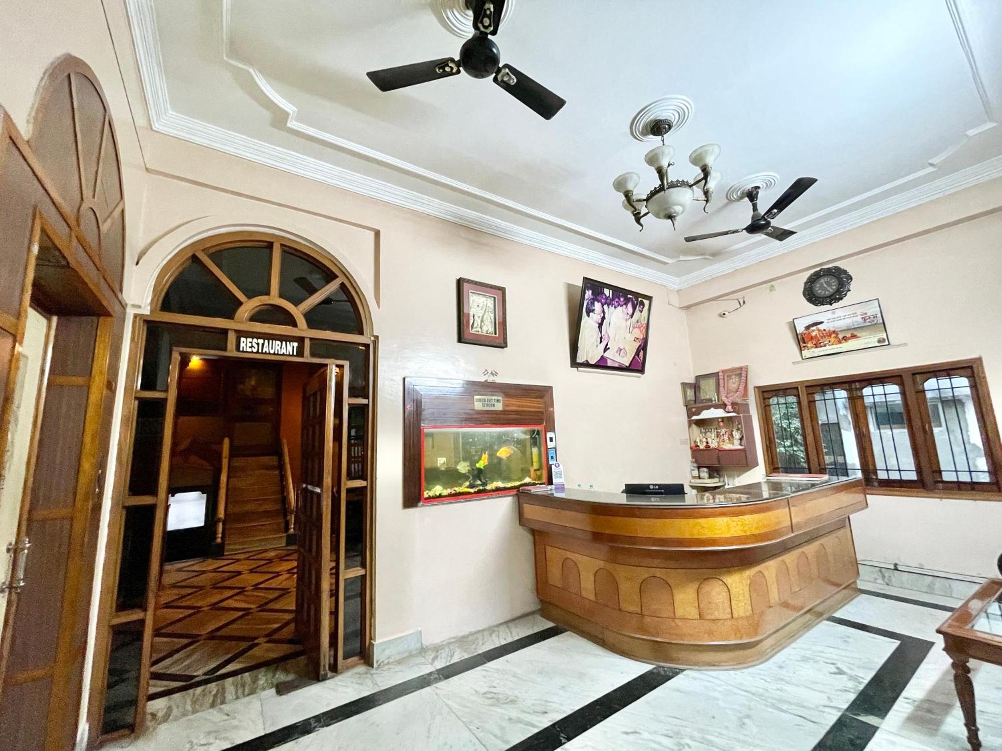 Hotel Shivam ! Varanasi होटल शिवम హోటల్ శివం ஹோட்டல் சிவம் Foreigner'S Choice ! Fully Air-Conditioned Hotel With Lift & Parking Availability, Near Kashi Vishwanath Temple, And Ganga Ghat, Best Hotel In Varanasi 2 Eksteriør billede