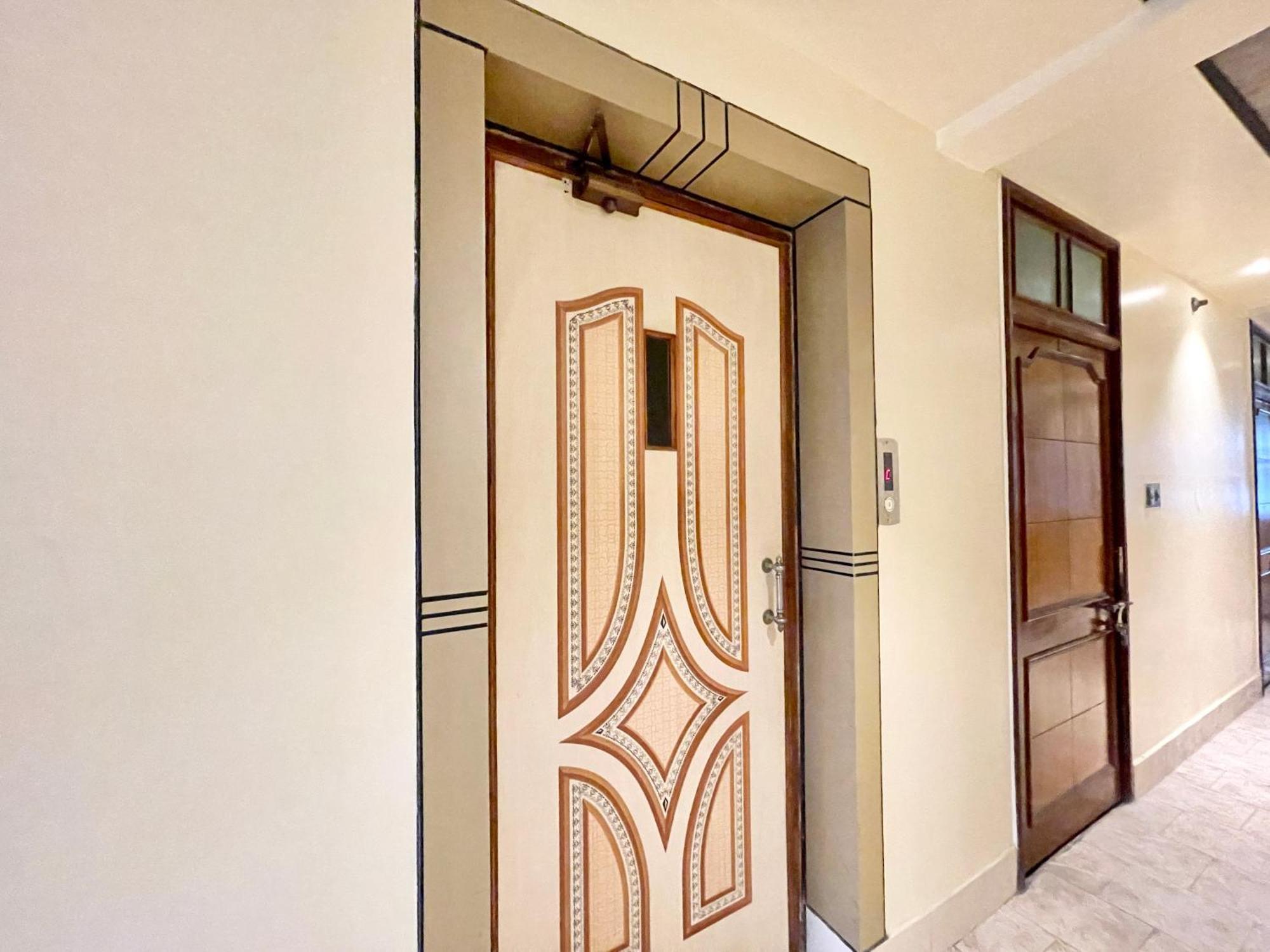 Hotel Shivam ! Varanasi होटल शिवम హోటల్ శివం ஹோட்டல் சிவம் Foreigner'S Choice ! Fully Air-Conditioned Hotel With Lift & Parking Availability, Near Kashi Vishwanath Temple, And Ganga Ghat, Best Hotel In Varanasi 2 Eksteriør billede