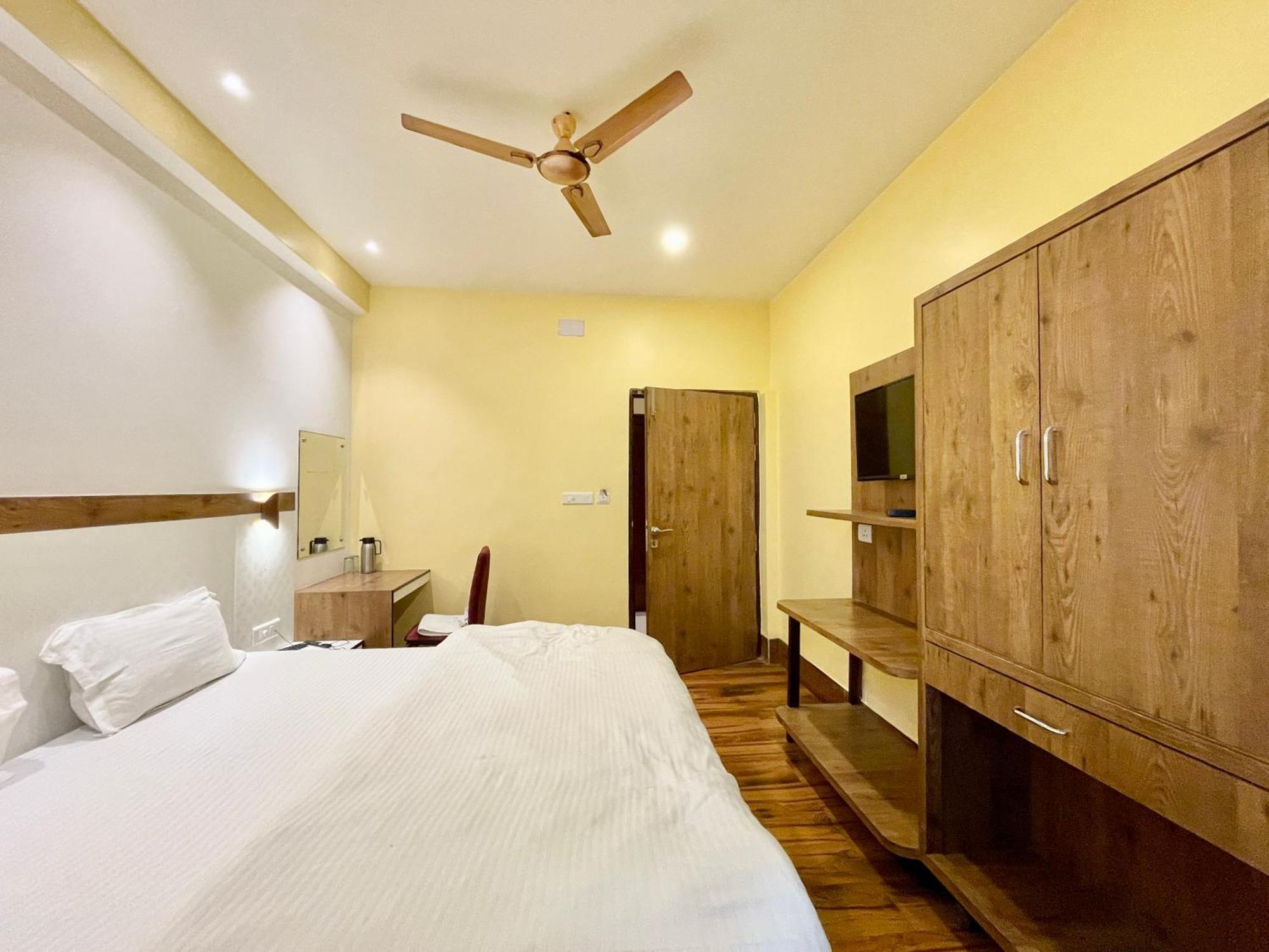 Hotel Shivam ! Varanasi होटल शिवम హోటల్ శివం ஹோட்டல் சிவம் Foreigner'S Choice ! Fully Air-Conditioned Hotel With Lift & Parking Availability, Near Kashi Vishwanath Temple, And Ganga Ghat, Best Hotel In Varanasi 2 Eksteriør billede