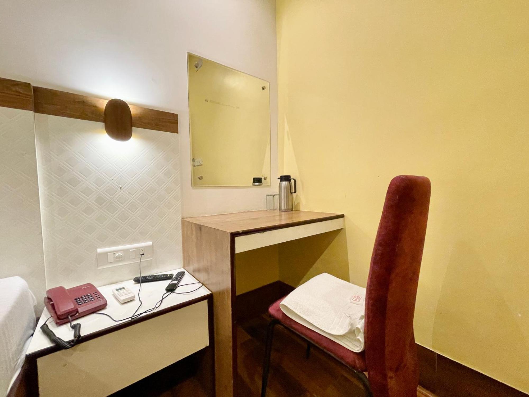 Hotel Shivam ! Varanasi होटल शिवम హోటల్ శివం ஹோட்டல் சிவம் Foreigner'S Choice ! Fully Air-Conditioned Hotel With Lift & Parking Availability, Near Kashi Vishwanath Temple, And Ganga Ghat, Best Hotel In Varanasi 2 Eksteriør billede