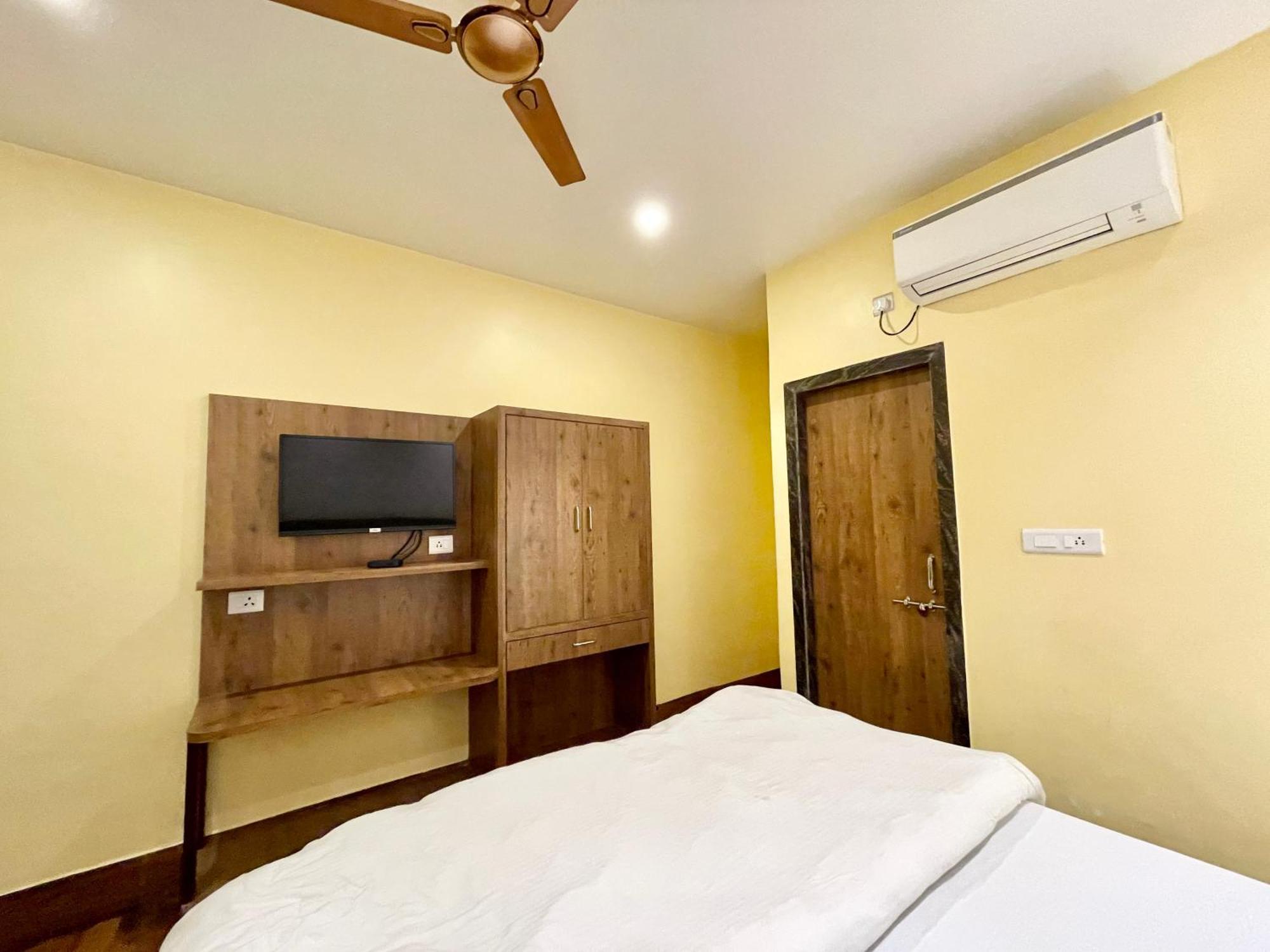 Hotel Shivam ! Varanasi होटल शिवम హోటల్ శివం ஹோட்டல் சிவம் Foreigner'S Choice ! Fully Air-Conditioned Hotel With Lift & Parking Availability, Near Kashi Vishwanath Temple, And Ganga Ghat, Best Hotel In Varanasi 2 Eksteriør billede